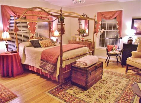 Colonial bedroom | Colonial bedrooms, Bedroom design, Beautiful bedrooms