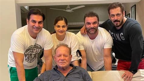 Salman Khan shares family pic on dad Salim Khan's 86th birthday