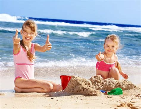 28 Fun Beach Games for Adults & Kids - IcebreakerIdeas