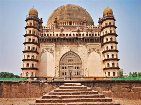 Because of this curse, this temple of Banaras has been tilted to one ...