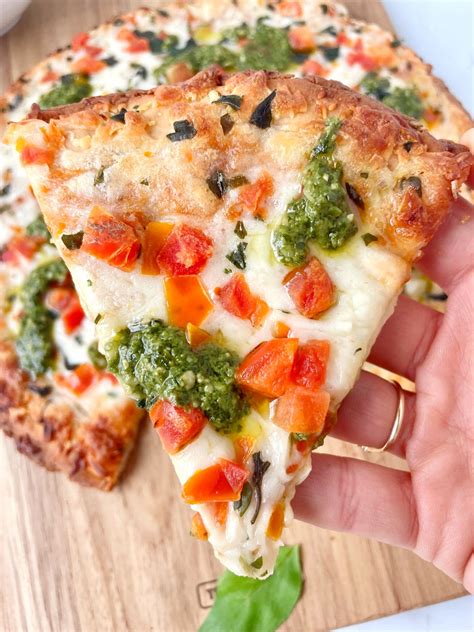 Margherita Pesto Pizza | The Nutritionist Reviews