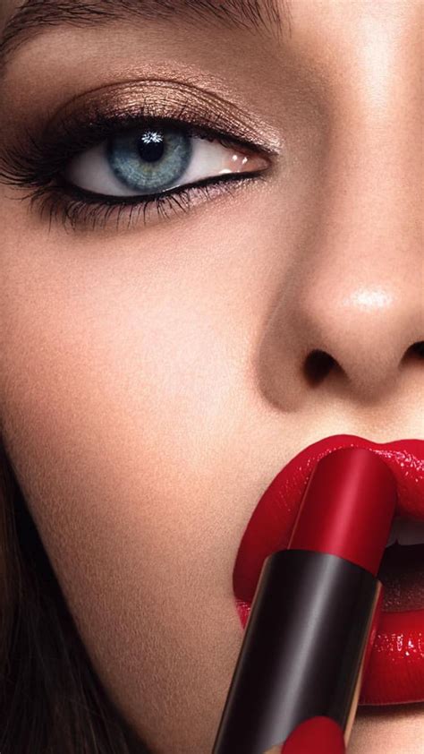 Pin by Donnɑ Beɑuty on ════мąkeup ════ | Beautiful lipstick, Red lipstick shades, Perfect red lips