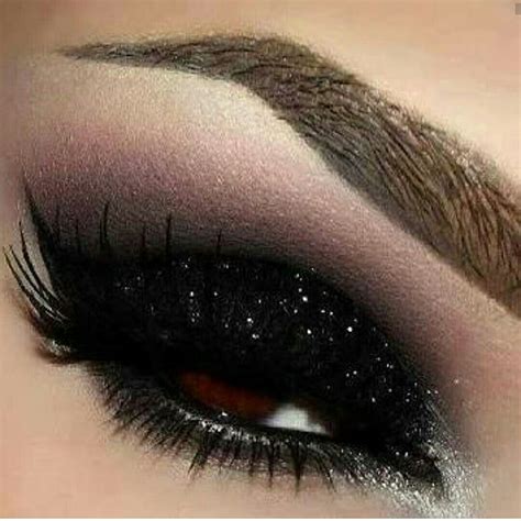 Pin by Sukhpreet on Face & Eyes makeup | Black eye makeup, Glittery eye makeup, Sparkly eye makeup