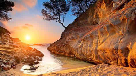 Sunrise at Costa Brava beach, Spain | Windows Spotlight Images