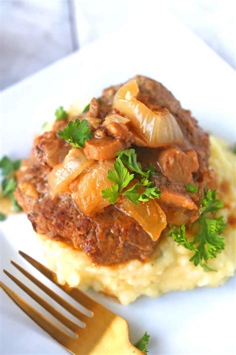 Cubed Steaks with Mushroom and Onion Gravy | RecipeLion.com