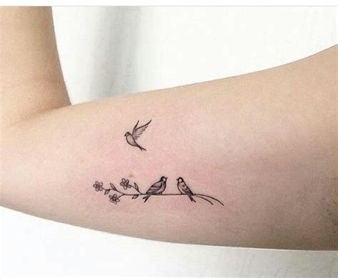 Zonder de wegvliegende vogel Small Bird Tattoos, Little Bird Tattoos ...