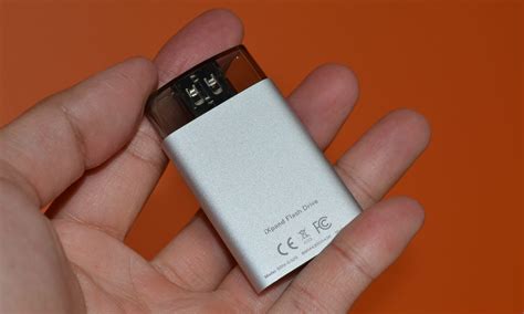 SanDisk iXpand Flash Drive (pictures) - CNET