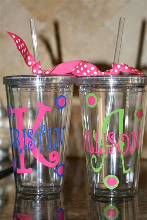 So pretty! | Acrylic cups, Monogram cups, Vinyl tumblers