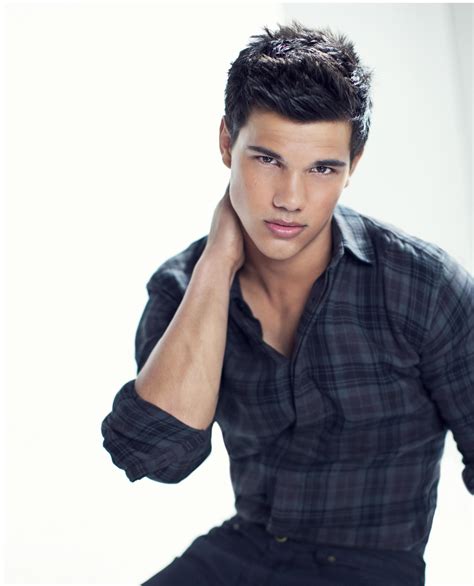 UHQ Megasized Taylor Lautner TW Photoshoot- WOW (and i'm not even on ...