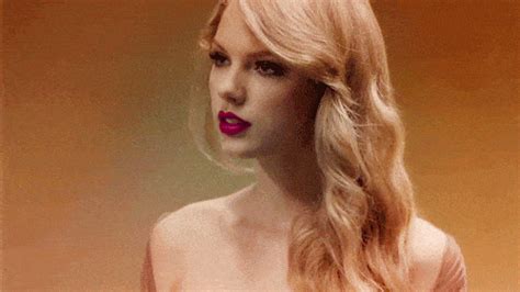 Hot Taylor Swift GIFs You Gotta See