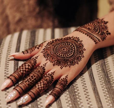 15 Simple Henna Mehndi Designs on your Big Day