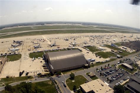 File:US Navy 040514-N-0295M-005 An aerial view of Andrews Air Force Base flight line during the ...
