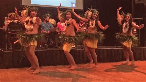 Cook Islands dance: girls’ group | Island girl, Girl dancing, Girl