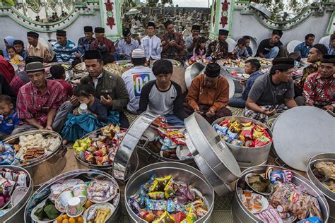 Javanese Muslims hold a Nyadran ritual to welcome Ramadan