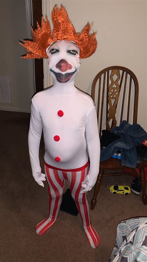 This is a pennywise costume. : r/oddlyterrifying