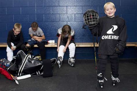 3 Tips for Buying Your Child's Hockey Equipment This Season - Help! We've Got Kids