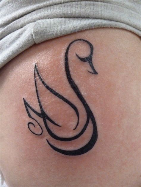 Simple elegant black-contour swan tattoo on side | Dövme, Dövme ...