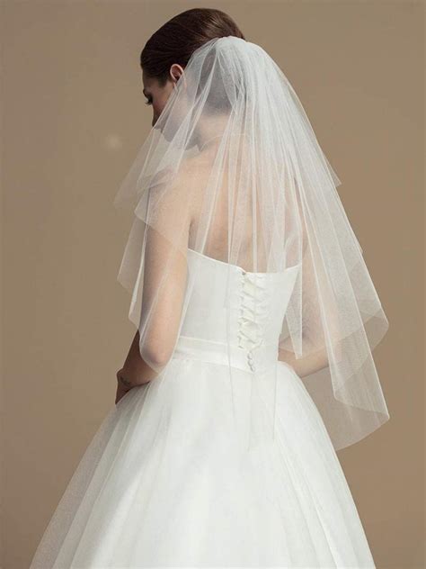 Amazon.com: Unsutuo 2 Tiers Bride Wedding Veil Short Fingertip Bridal Tulle Veil with Comb and ...