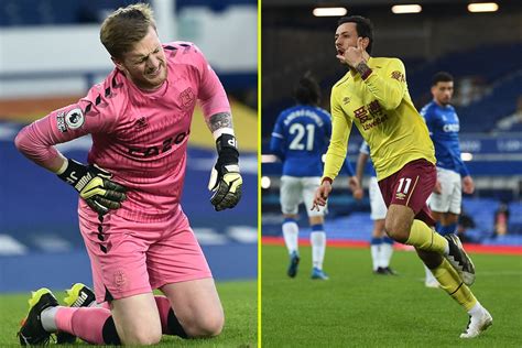 Jordan Pickford forced off with injury as Everton goalkeeper provides another concern for ...