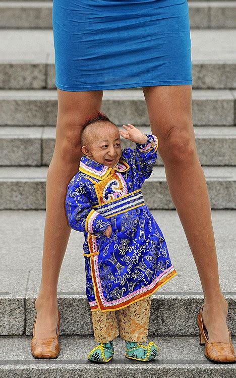 Pictured: What happened when the world's smallest man met the woman with the longest legs ...