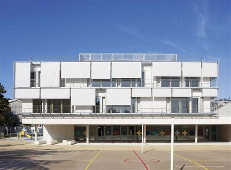 Vue d'une façade : ecole élémentaire et centre de loisirs - Groupe scolaire Aimé Césaire, Toa ...
