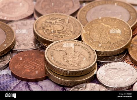 Money British pound sterling coins and paper Stock Photo - Alamy