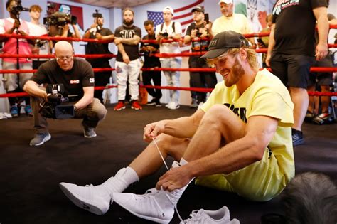 Photos: Logan Paul training to fight Floyd Mayweather