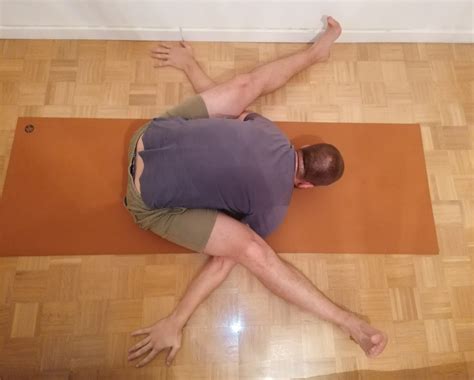 Pretzel Pose Yoga – zyogashala.com