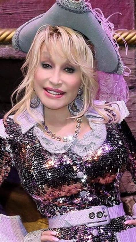 Dolly Parton at her Pirate's Voyage dinner theater. | Dolly parton, Pigeon forge tn, Dolly