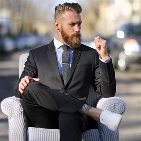 6 Reasons Why You Should Opt For Ducktail Beard Look