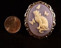 Popular items for cat cameo brooch on Etsy