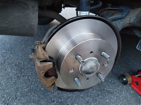 How to Replace Brake Pads and Rotors – Illustrated Guide – Homeneer