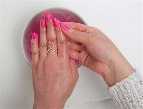 Spray On Nail Polish: Tutorial To Tame Your Manicure