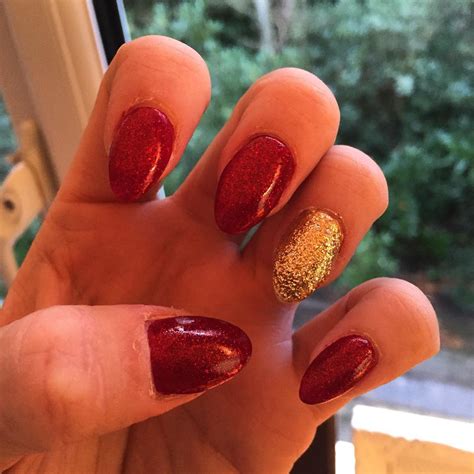 Simple Red And Gold Nails Design : In the following picture, you can see that simple nail paint ...