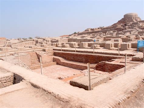 Mohenjo Daro Historical Facts and Pictures | The History Hub