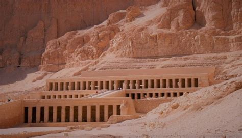 What is unique about Hatshepsut temple? - Terhalak