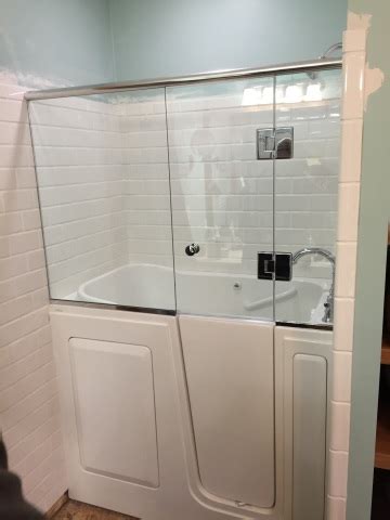 Walk in tub shower door - Twin Bay Glass of Traverse City