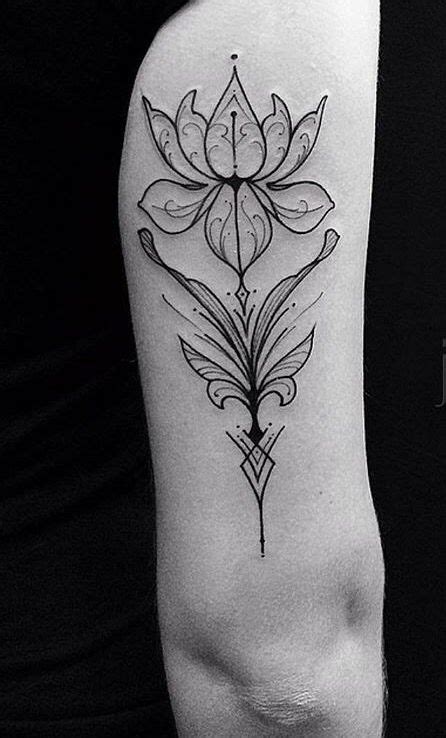 love the placement | Tatoo, Tatuagem costela, Designs de tatuagem