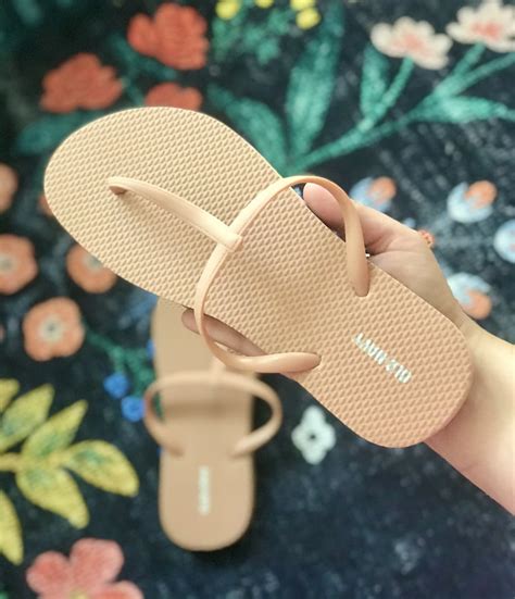 Shop the New Version of Old Navy Flip Flops | 2020 | POPSUGAR Fashion