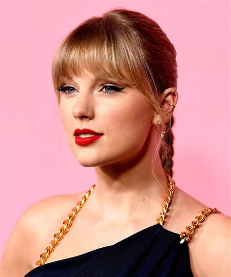 Taylor Swift : r/CelebPortraits