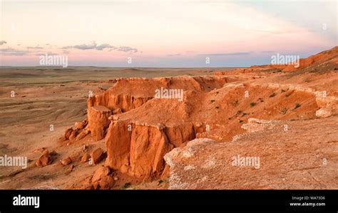 Bayanzag Flaming Cliffs, Gobi Desert, Mongolia Stock Photo - Alamy