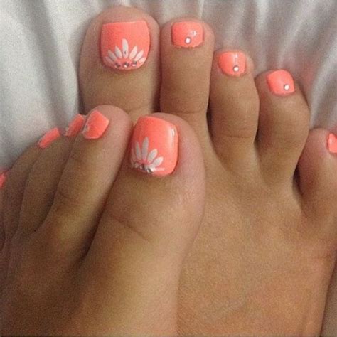 Pedicure na lato - 22 pomysły na letni pedicure