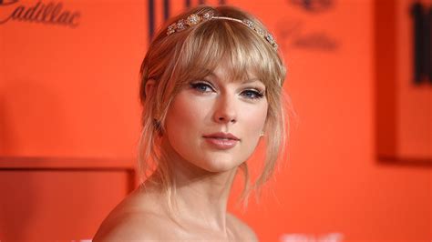 Taylor Swift Orange Hair