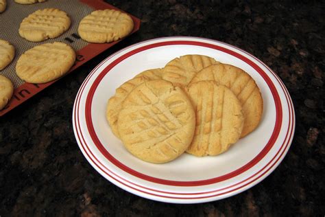 Basic Peanut Butter Cookies Recipe and Variations