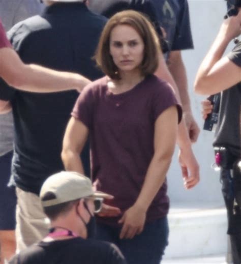 Pictures of Natalie Portman on the set of Thor 4 : r/marvelstudios