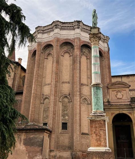 Bologna: Architecture of the Red City - Lions in the Piazza