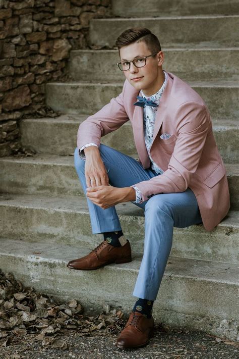 Male Senior Portraits in Saskatoon in 2020 | Senior photo outfits, Grad photoshoot, Guys prom outfit