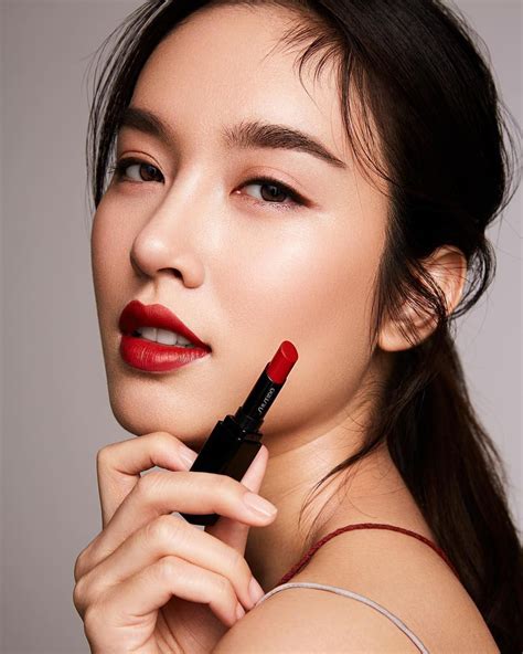 @SHISEIDO: Ginza Red takes center stage. VisionAiry Gel Lipstick drapes lips in a striking ... # ...