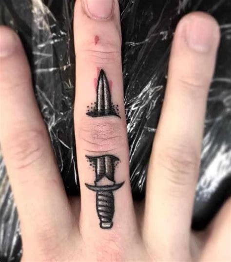 20+ Most Stunning Finger Tattoo Ideas For Men - The Dashing Man