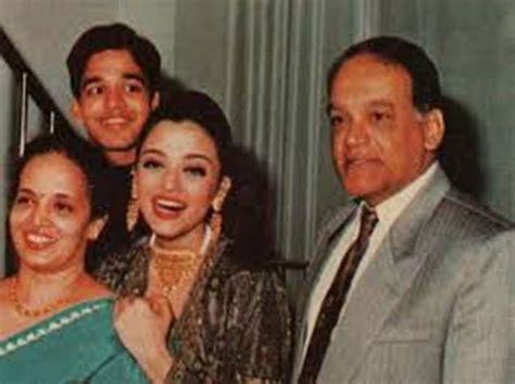 Rare photos of Aishwarya Rai and her family | Aishwarya rai, Aishwarya rai family photos ...